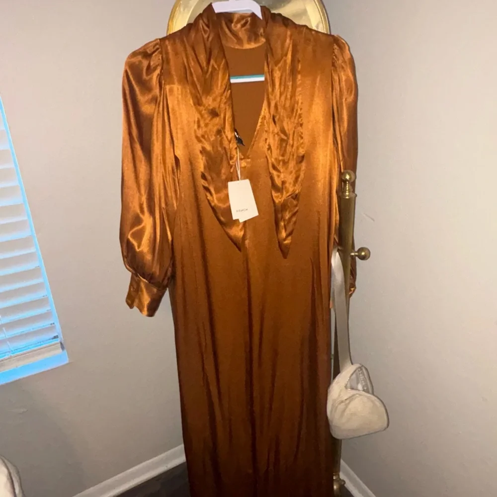 Elegant Women's Brown Dress - Picture 3 of 3
